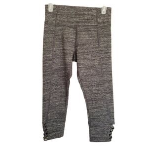 Women's Cropped Leggings Capri Cut Out Yoga Pants Small NWOT